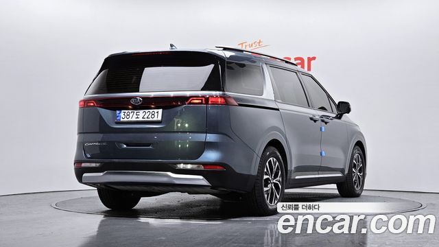Kia Canival 2021 — photo 2