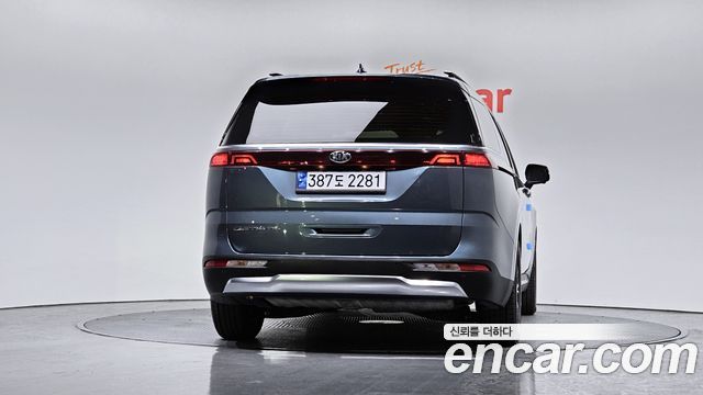 Kia Canival 2021 — photo 4