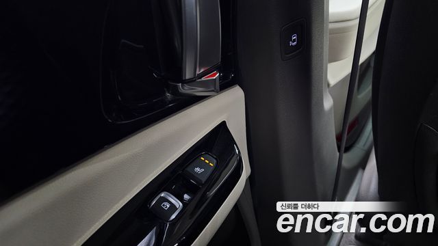 Kia Canival 2021 — photo 19
