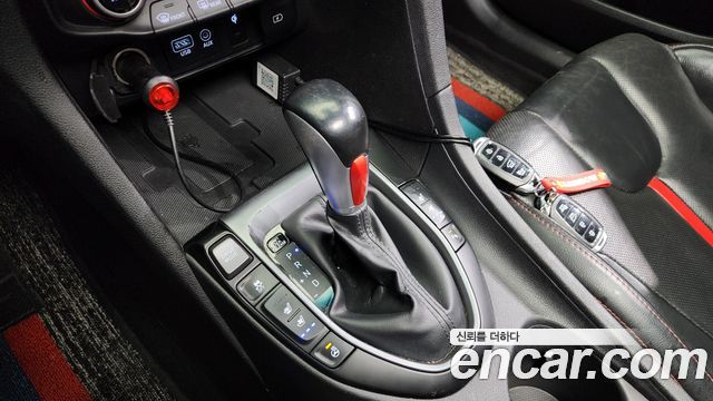 Hyundai Veloster 2019 — photo 9