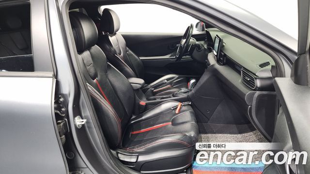 Hyundai Veloster 2019 — photo 11