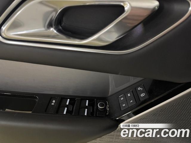 Land Rover Range Rover Velar 2018 — photo 15