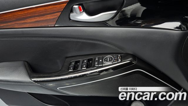 Kia K7 2016 — photo 17