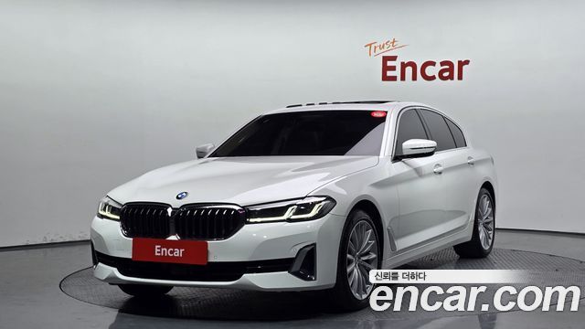 BMW 5-Series 2023 — photo 1