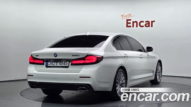 BMW 5-Series 2023 — photo 2