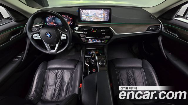 BMW 5-Series 2023 — photo 7
