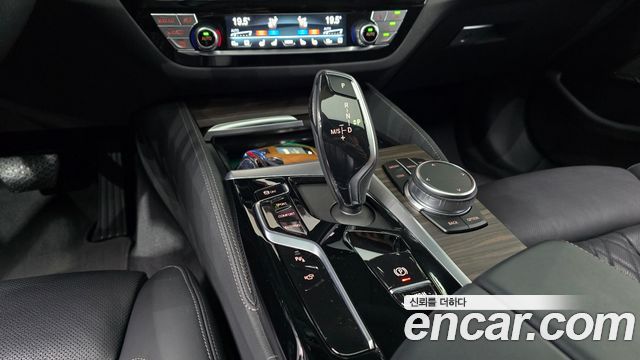 BMW 5-Series 2023 — photo 9