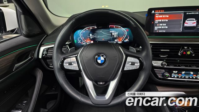 BMW 5-Series 2023 — photo 12