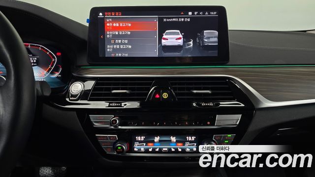 BMW 5-Series 2023 — photo 15
