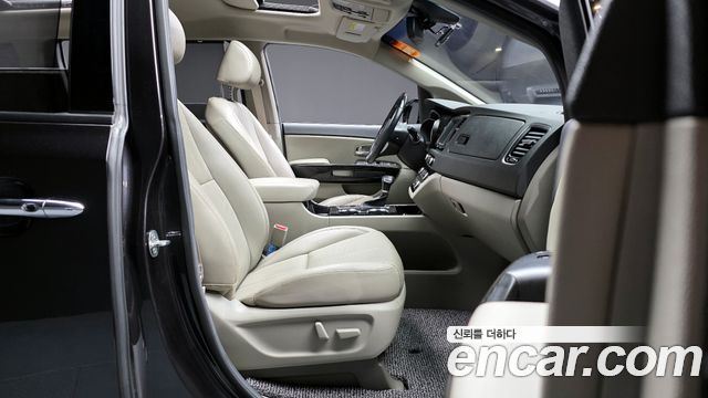 Kia Canival 2019 — photo 10