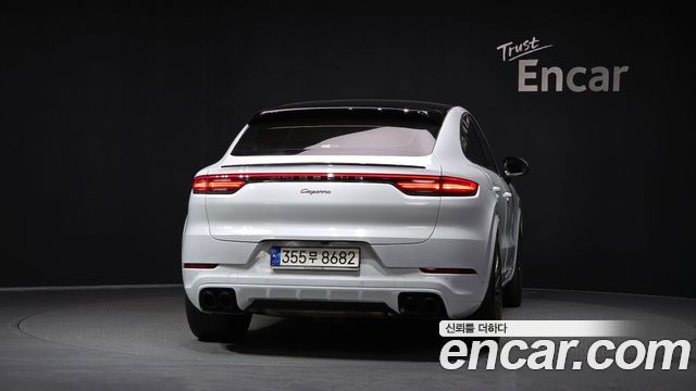 Porsche Cayenne 2022 — photo 4