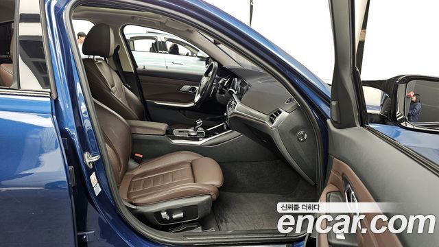 BMW 3-Series 2022 — photo 11