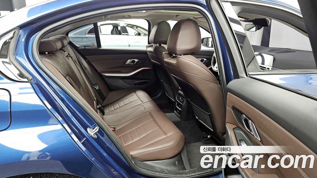 BMW 3-Series 2022 — photo 12