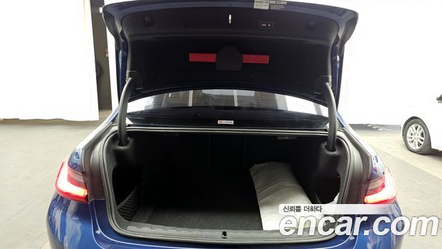 BMW 3-Series 2022 — photo 20