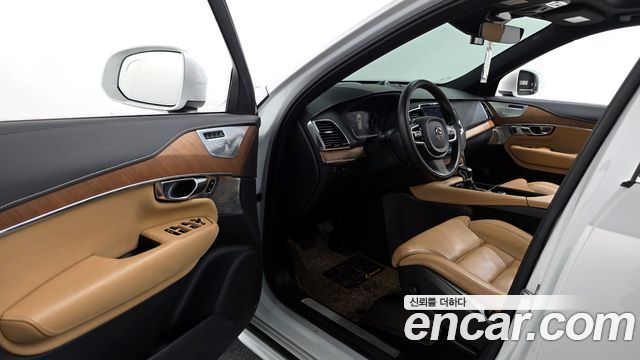 Volvo XC90 2018 — photo 10