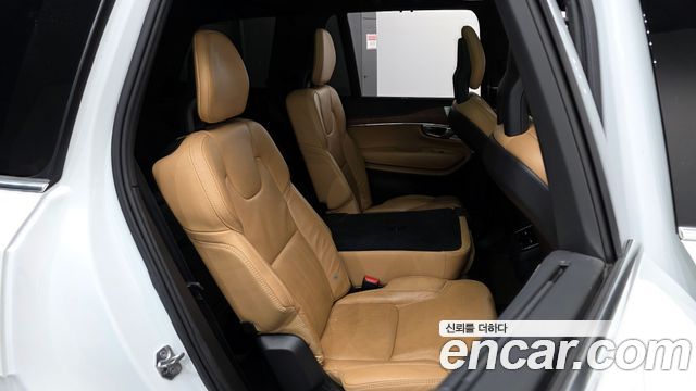 Volvo XC90 2018 — photo 12