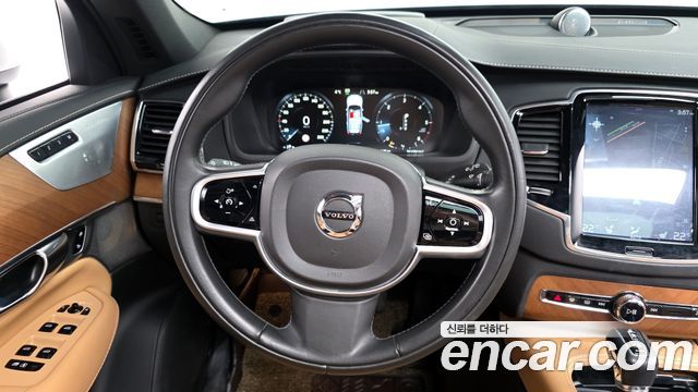 Volvo XC90 2018 — photo 13