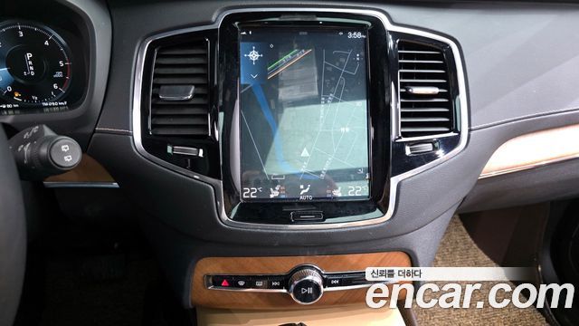 Volvo XC90 2018 — photo 14