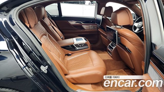 BMW 7-Series 2022 — photo 12