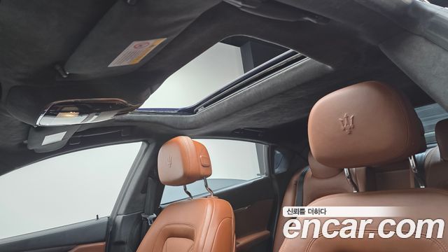 Maserati Quattroporte 2017 — photo 19
