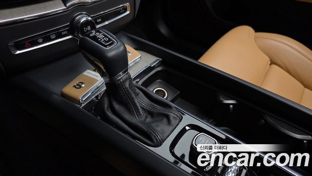 Volvo XC60 2020 — photo 9