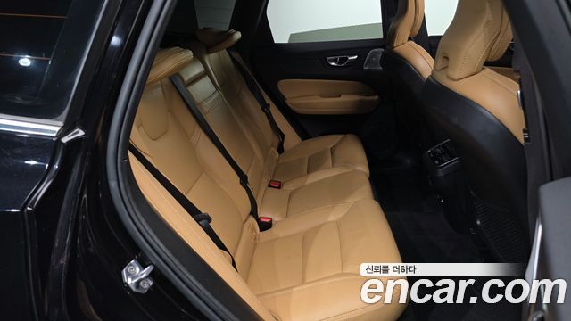 Volvo XC60 2020 — photo 12