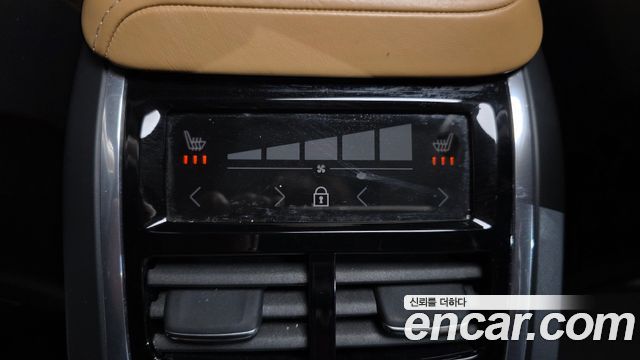 Volvo XC60 2020 — photo 19
