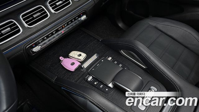 Mercedes-Benz GLE-Class 2024 — photo 18