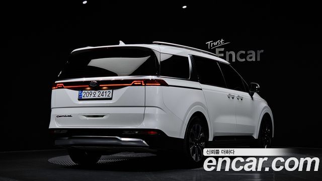 Kia Canival 2021 — photo 2