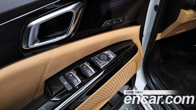 Kia Canival 2021 — photo 17