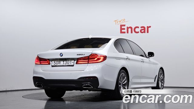 BMW 5-Series 2017 — photo 2