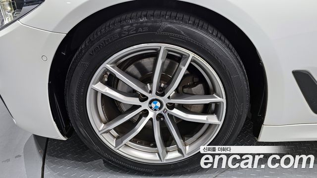 BMW 5-Series 2017 — photo 5
