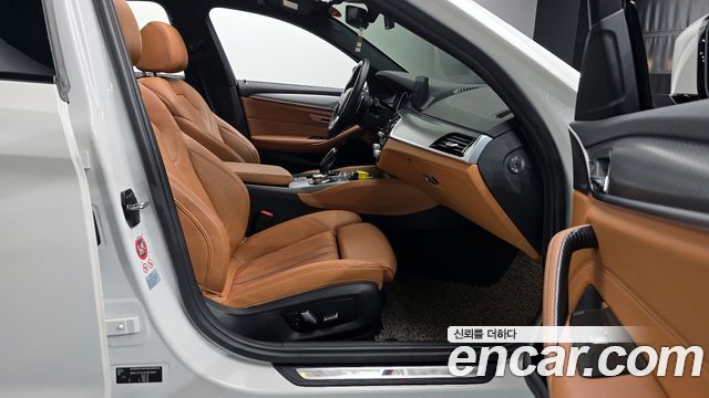 BMW 5-Series 2017 — photo 11