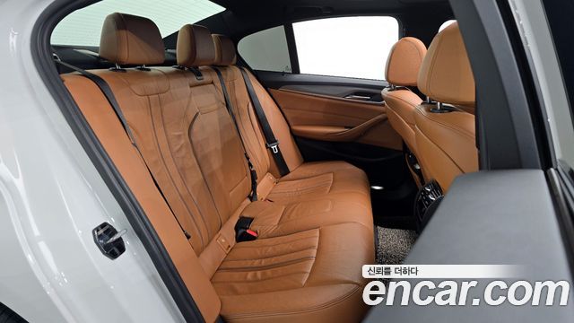 BMW 5-Series 2017 — photo 12