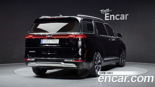 Kia Canival 2023 — photo 2