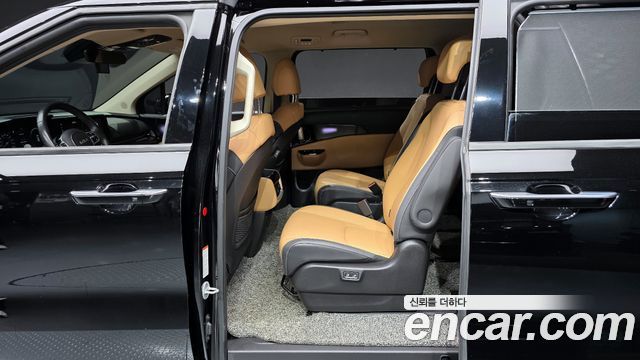 Kia Canival 2023 — photo 12