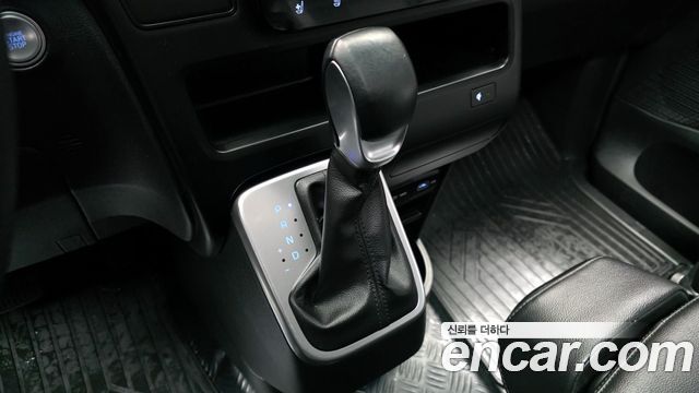 Hyundai Staria 2022 — photo 9