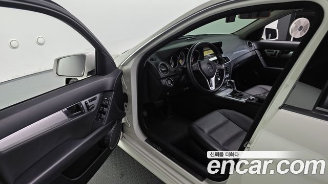 Mercedes-Benz C-Class 2012 — photo 11