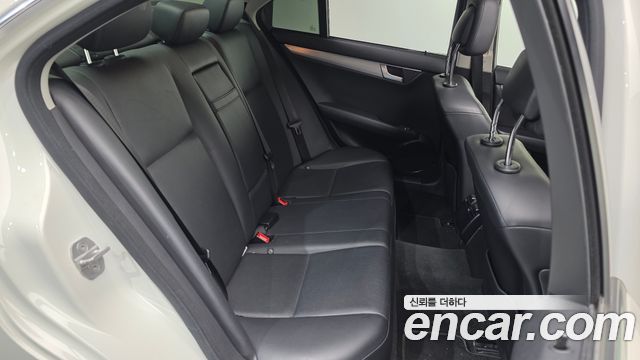 Mercedes-Benz C-Class 2012 — photo 12