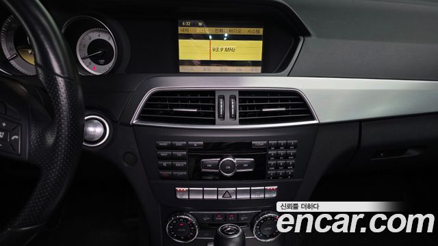 Mercedes-Benz C-Class 2012 — photo 14