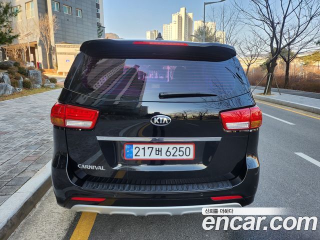 Kia Canival 2016 — photo 4