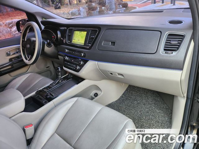 Kia Canival 2016 — photo 9