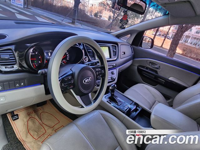 Kia Canival 2016 — photo 11