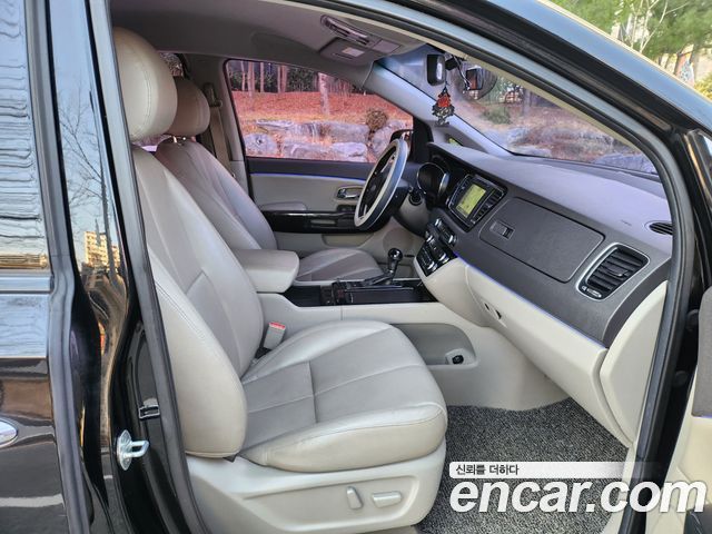Kia Canival 2016 — photo 13
