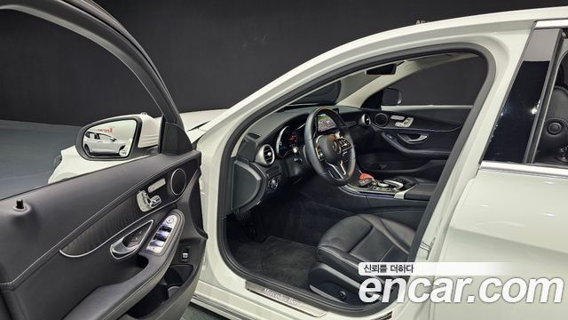 Mercedes-Benz C-Class 2019 — photo 11