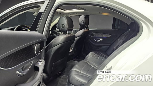 Mercedes-Benz C-Class 2019 — photo 12