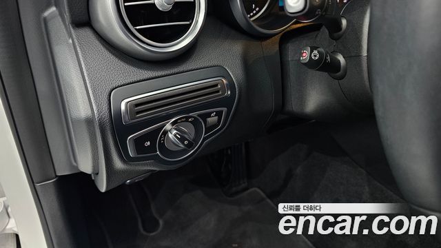 Mercedes-Benz C-Class 2019 — photo 16