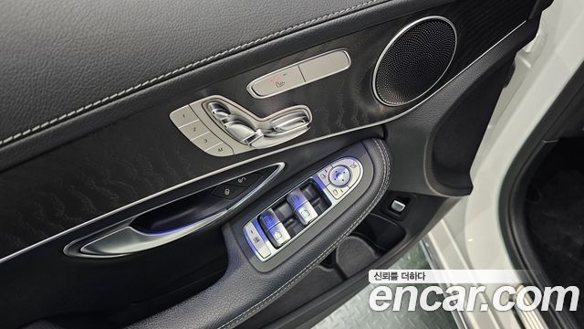 Mercedes-Benz C-Class 2019 — photo 18