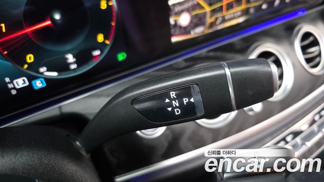 Mercedes-Benz E-Class 2021 — photo 9