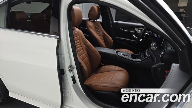 Mercedes-Benz E-Class 2021 — photo 10